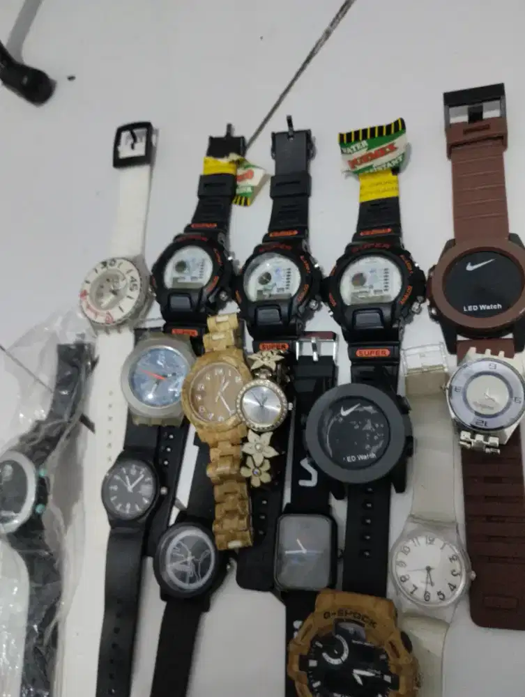 Jual Borongan Jam Tangan ada 16