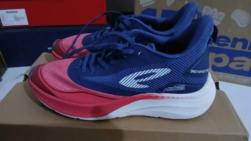 NINETEN Running ori
