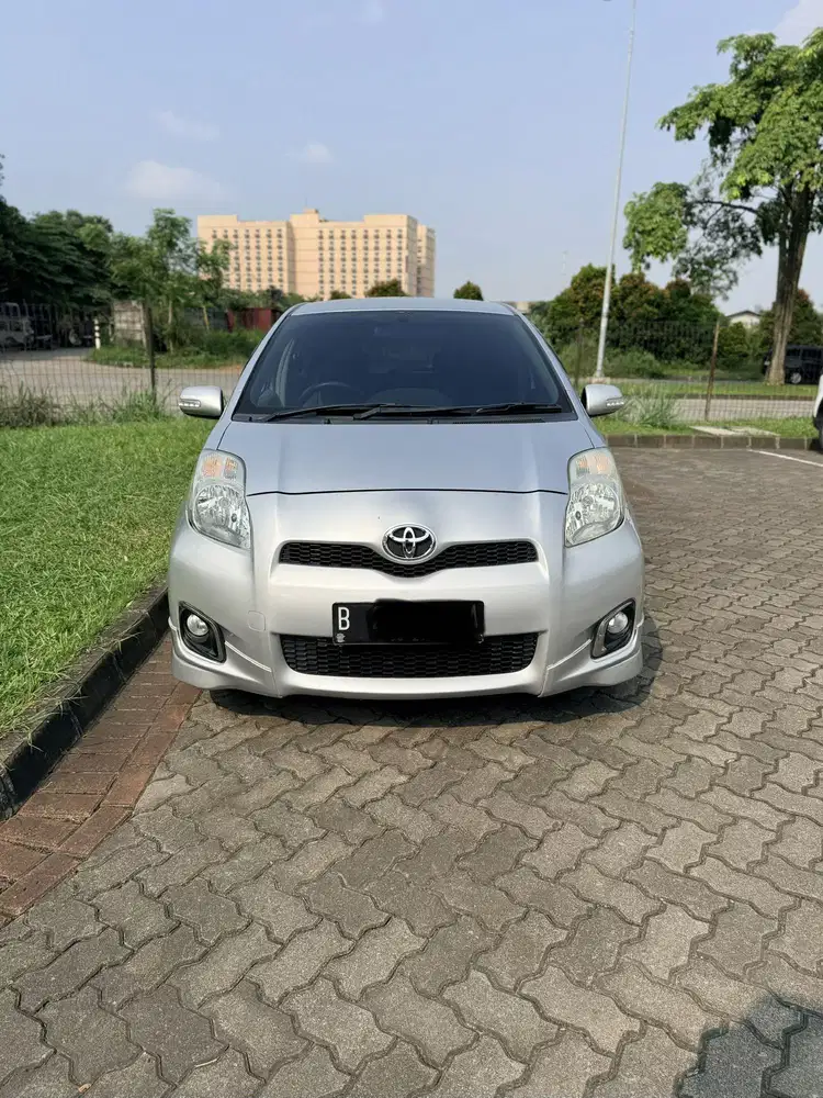 Toyota Yaris E 2012 AT Matic Silver mobil terawat