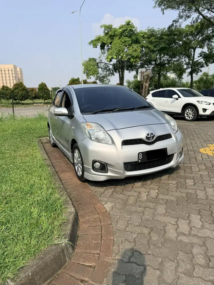 Toyota Yaris 2012 E AT Matic Silver Bakpao