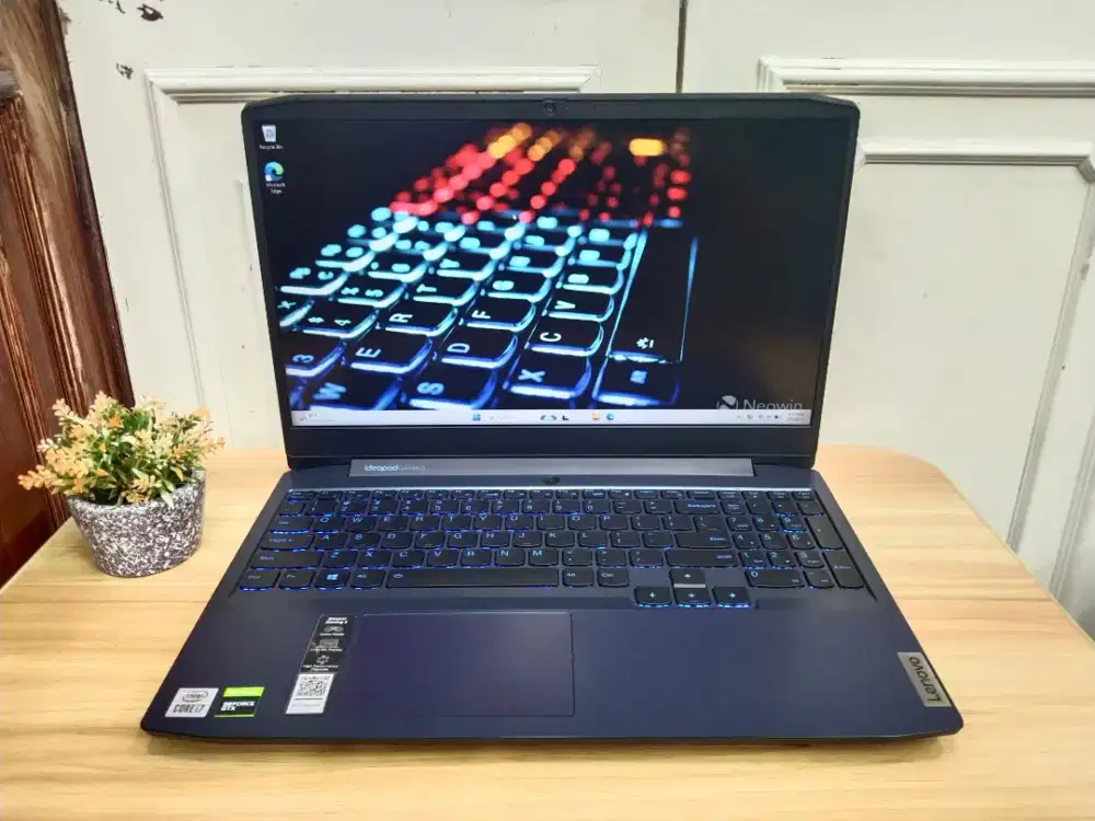 Lenovo IP Gaming 3
Core i7 10750H, RAM 8GB, SSD 512GB, GTX 1650Ti 4Gb