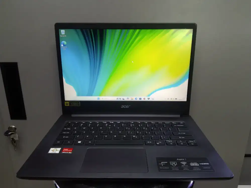 Acer Aspire 3
Athlon Silver 3050U/RAM 4GB/SSD 256+1TB HDD/14 FHD,