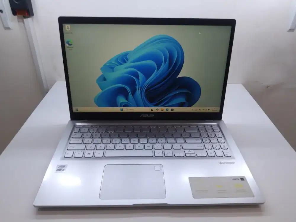 Asus VivoBook X515J
Core i5 1035G1/RAM 8GB/SSD 256GB/15 FHD/WIN 11