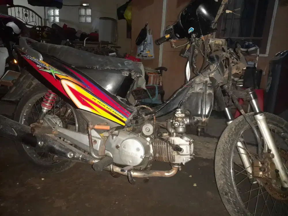 Honda kharisma tahun 2003 (D) kodya ada di Gedebage