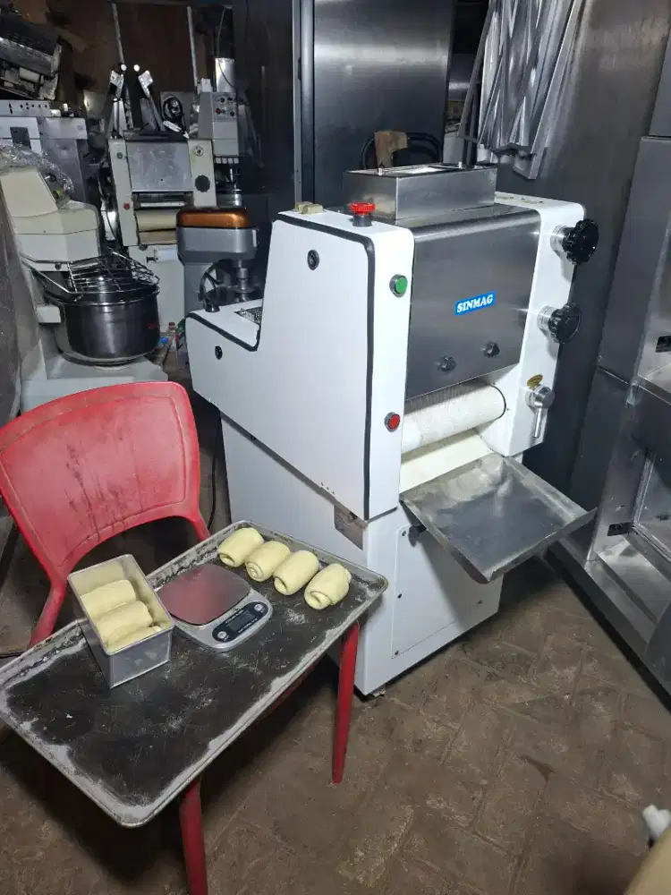 Mesin dough moulder short tipe SM-230J gulung roti tawar Sinmag Taiwan
