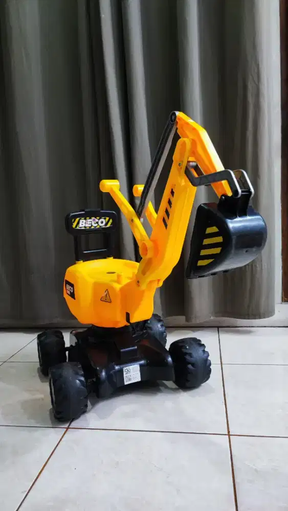 Excavator mainan untuk di naiki