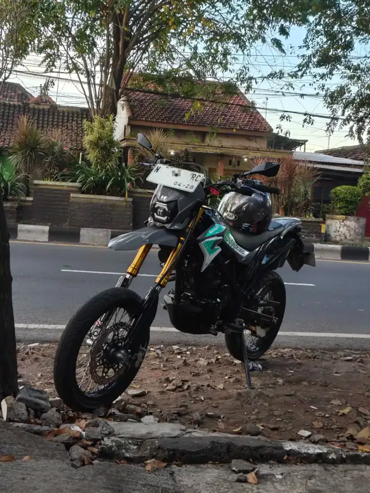 KLX D-Tracker SE 150cc 2020, regristrasi th 2023 Super Istimewa.
‎