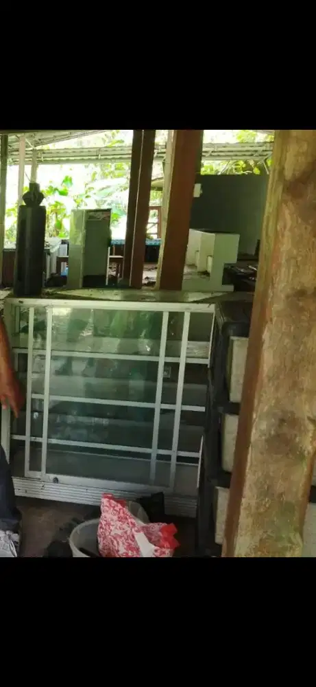 Jual etalase bekas