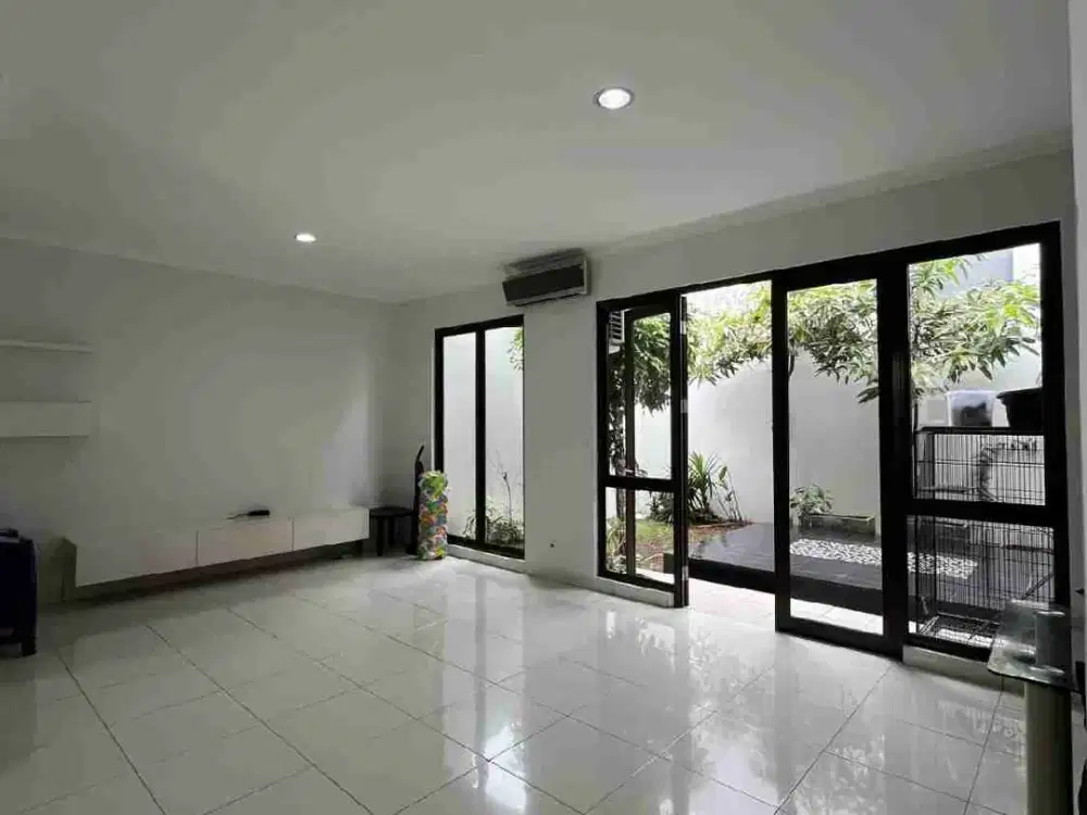 Rumah sudah Terenovasi Rapih di The icon Verdant View BSd