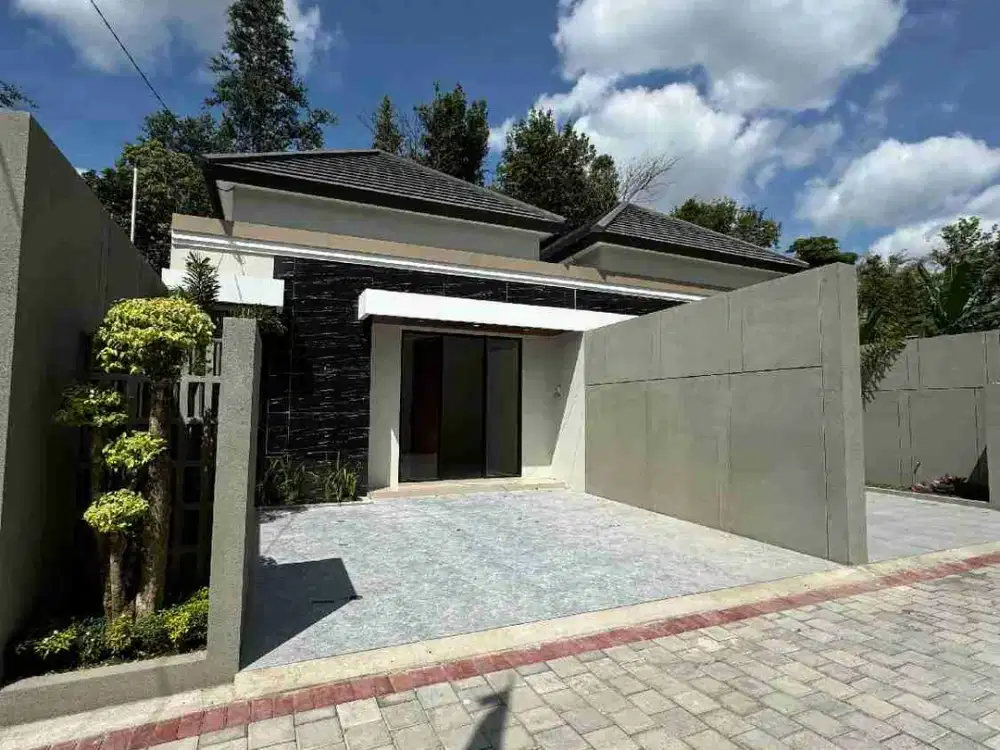 Rumah Dengan Tanah Luas Dekat UII