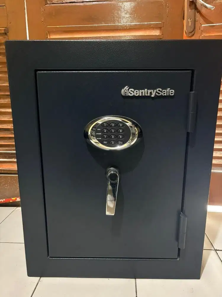 Brankas Sentry Safe EF3428E