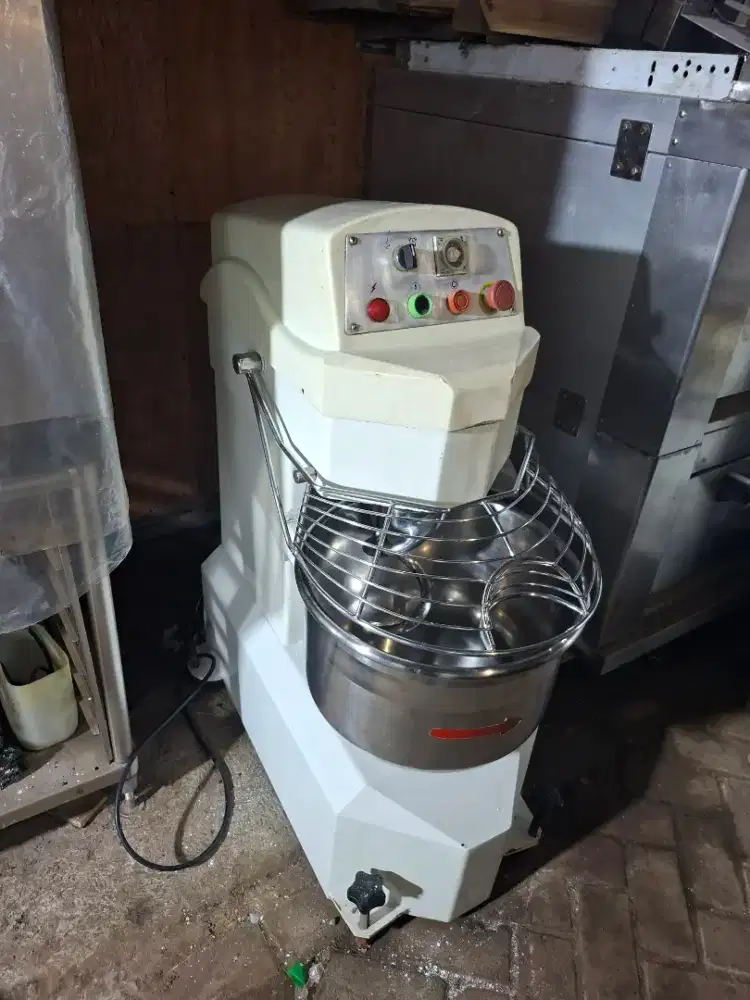 Spiral mixer 10 kg tepung merk Heng wei Taiwan  pengaduk roti murah