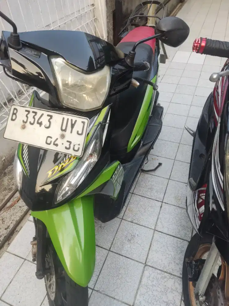 Tvs warna hijau motor India