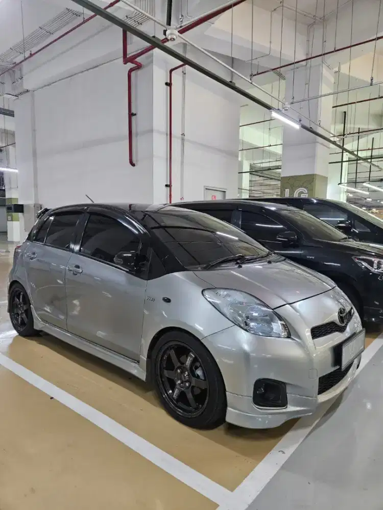 Toyota Yaris Seri E 1.5 CC Bakpao Silver Limited edition Full Audio