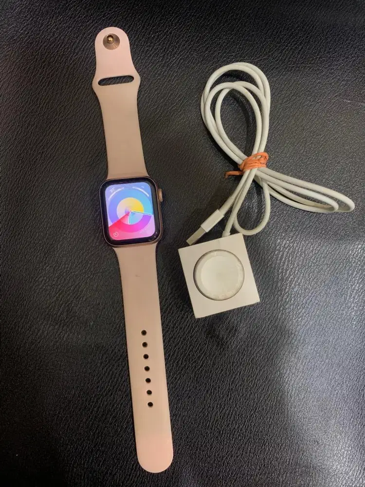 Second Like New Apple Watch SE 4 40 MM Inter