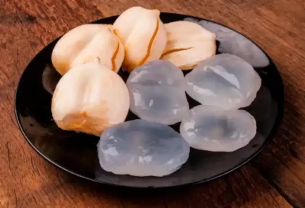 Kupas buah lontar (diutamakan wanita)