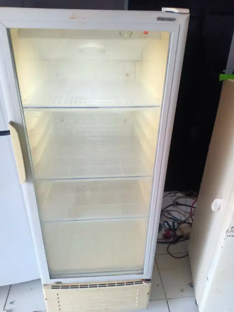 jual showcase/sokes 3 rak