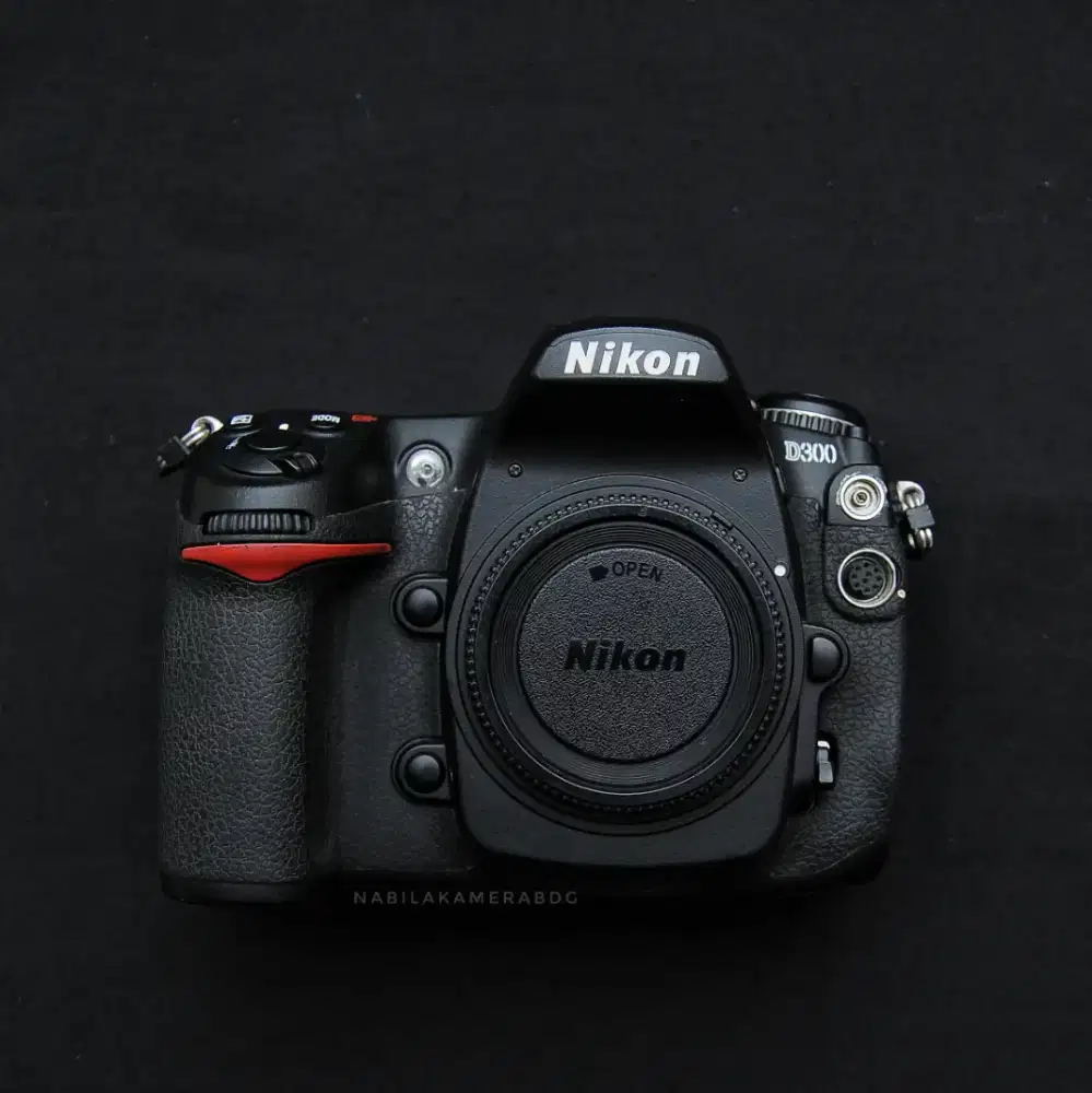 NIKON D300 BODY ONLY