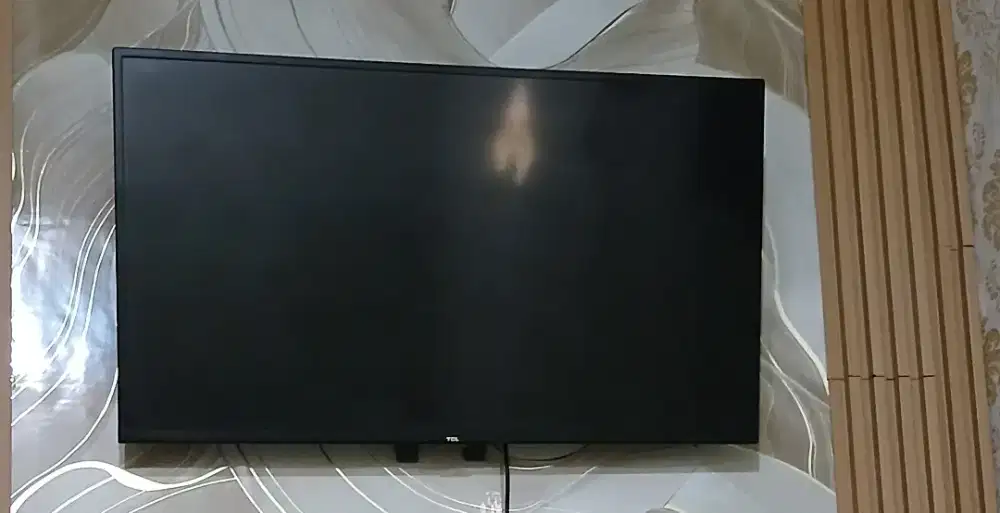 Tv 43inch merk TCL dan Changhong free bracket