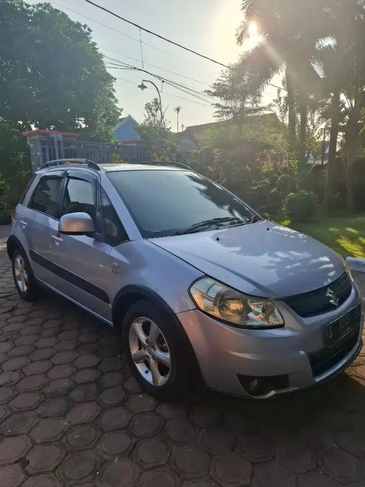 Suzuki X-over 4x2 AT tahun 2009