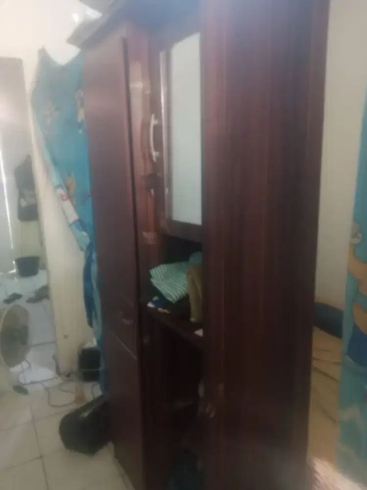 Di jual lemari pakaian
