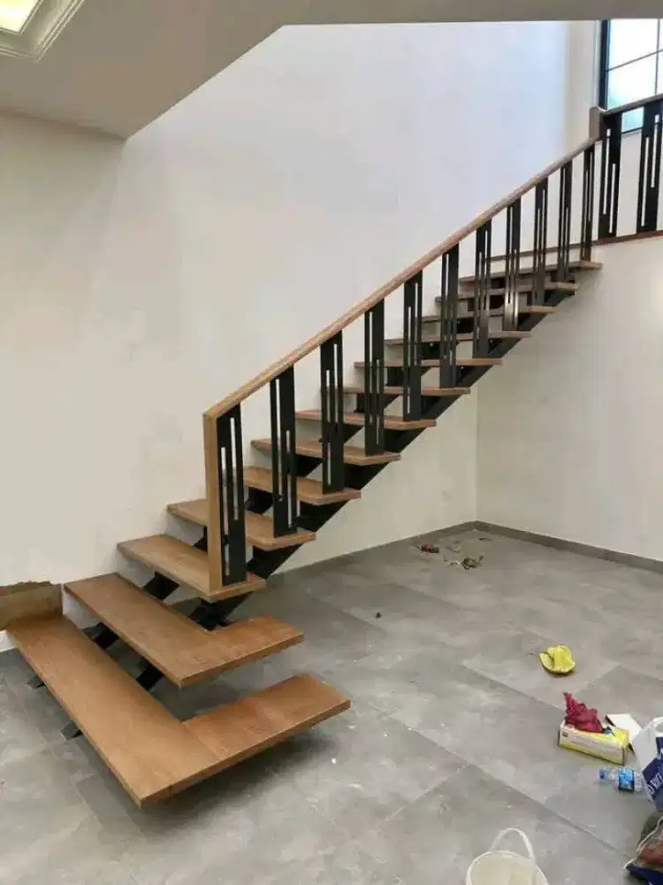 Tangga rebah tatakan kayu