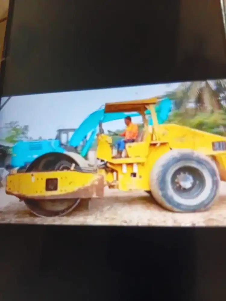 Vibro Sakai SV512D tahun 2010 mesin isuzu