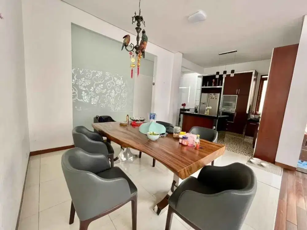 Rumah modern TERAWAT SIAP HUNI  di Lokasi Favorit Setrasari Sukahaji, Bandung Utara.