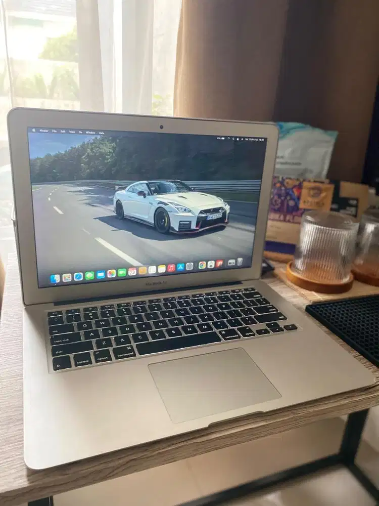 Macbook air 13inch core i5 ram 4/128GB