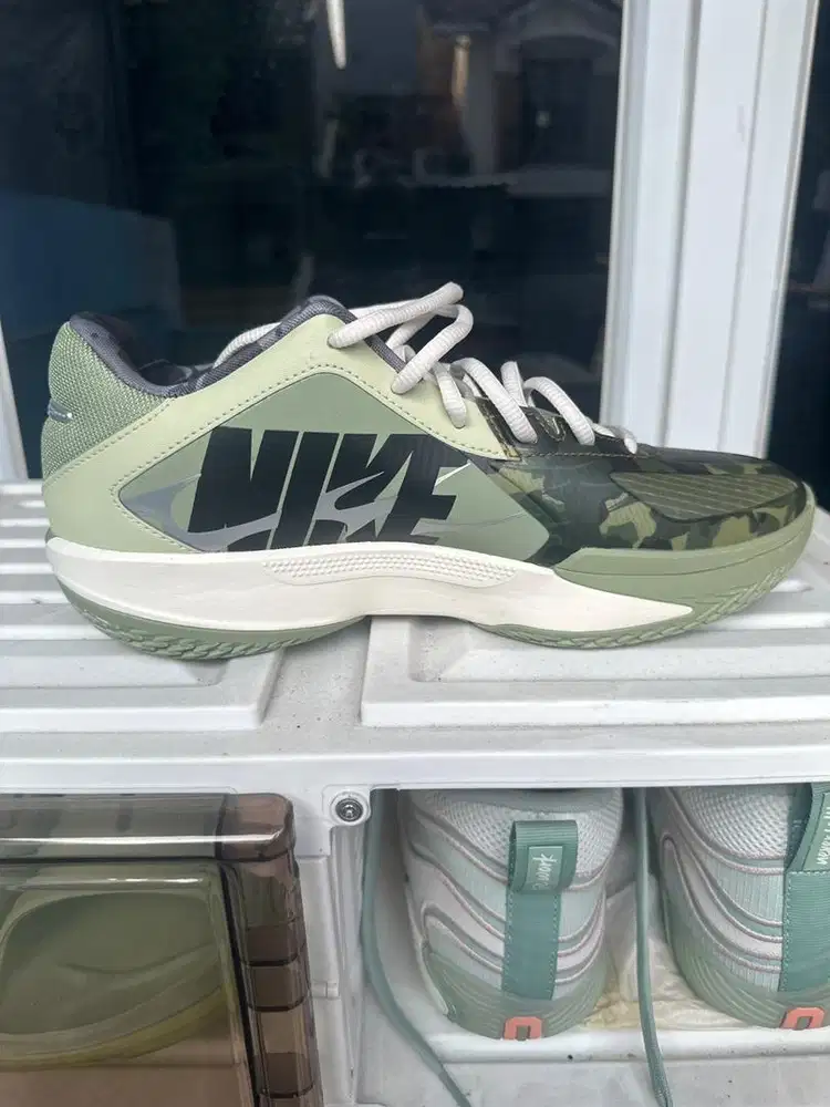 Sepatu Nike ukuran 42