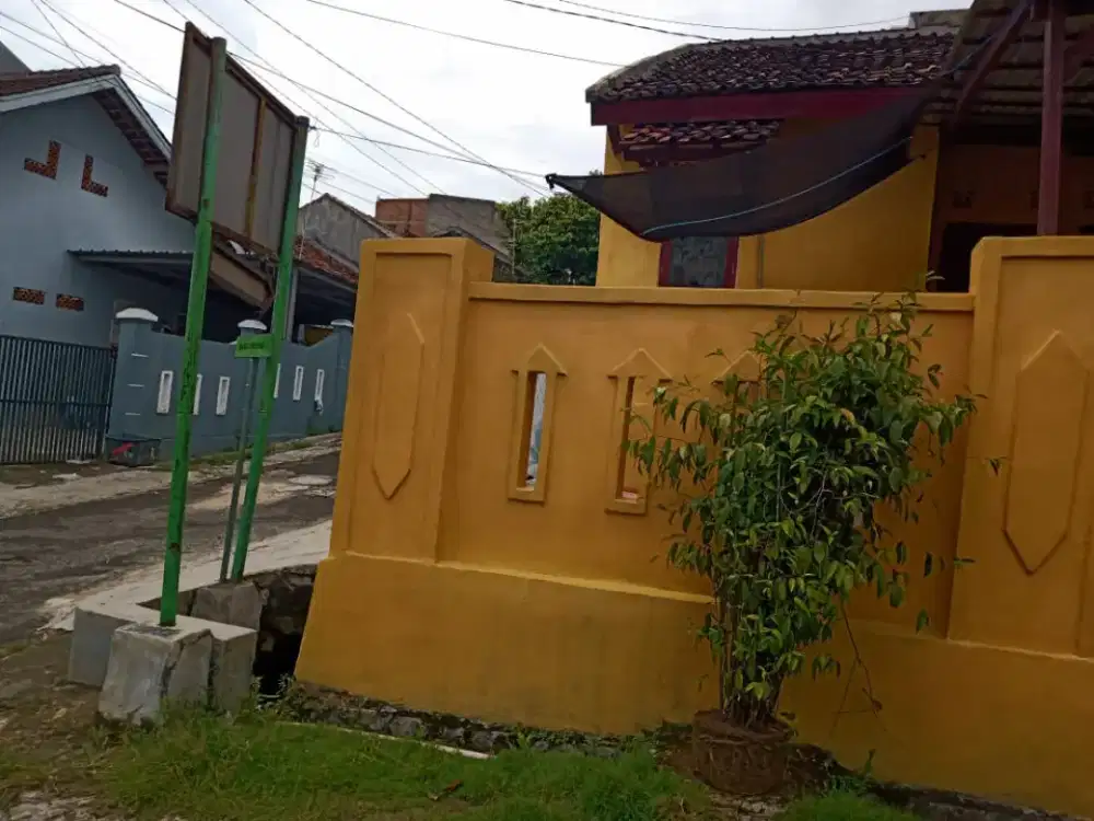 Disewakan rumah siap huni atau kantor sederhana baru renov di bakung