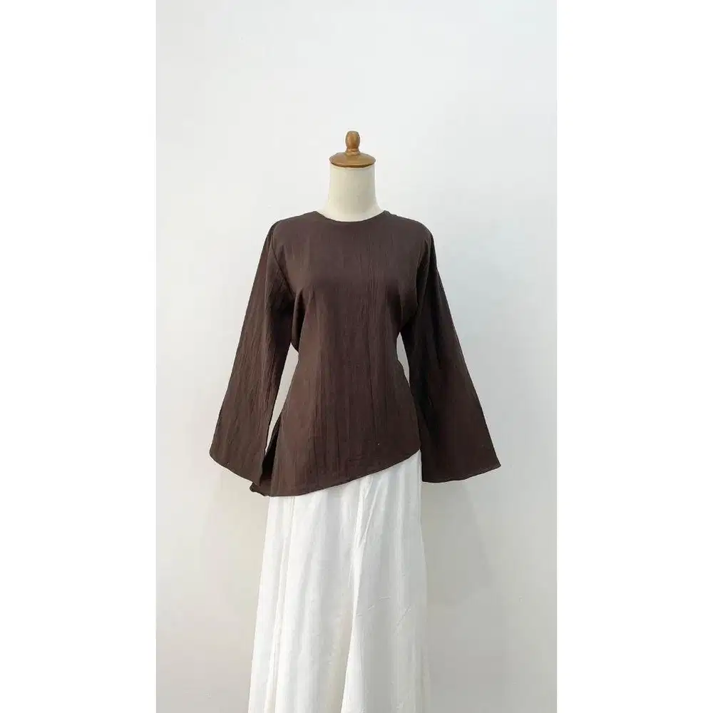 DEEPNY LONGSLEEVE ATASAN ASIMETRIS UKURAN M