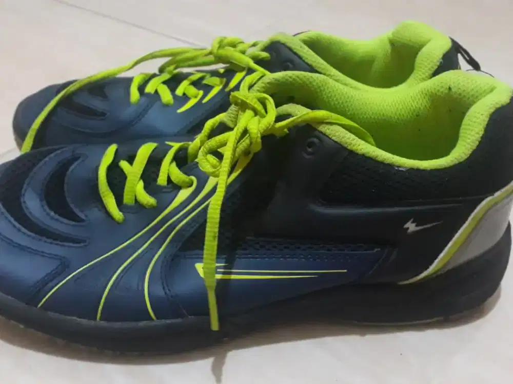 sepatu eagle badminton like new