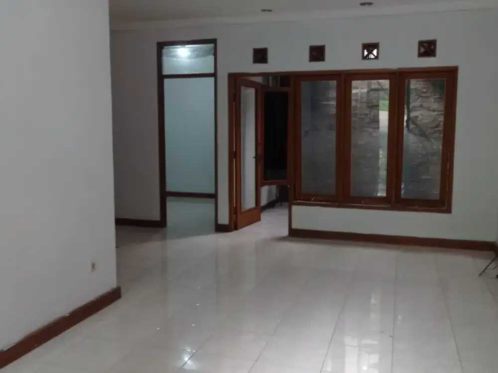 Rumah Siap Huni lokasi strategis di Batununggal Indah Estate - Hadap Timur
