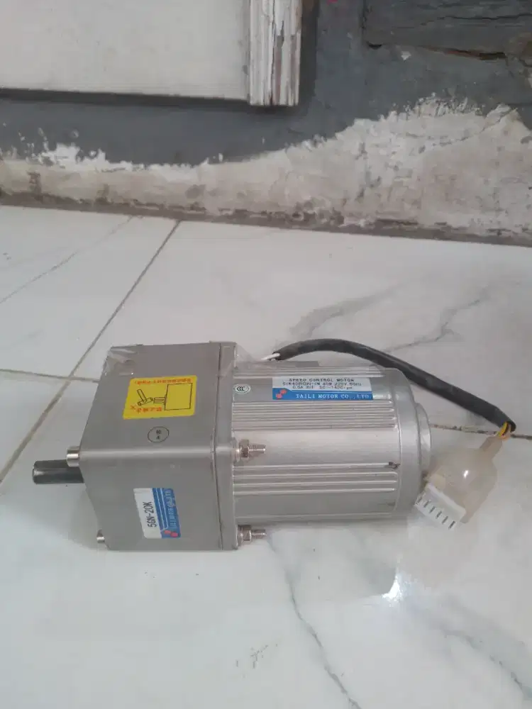 Dinamo motor ac gearbox