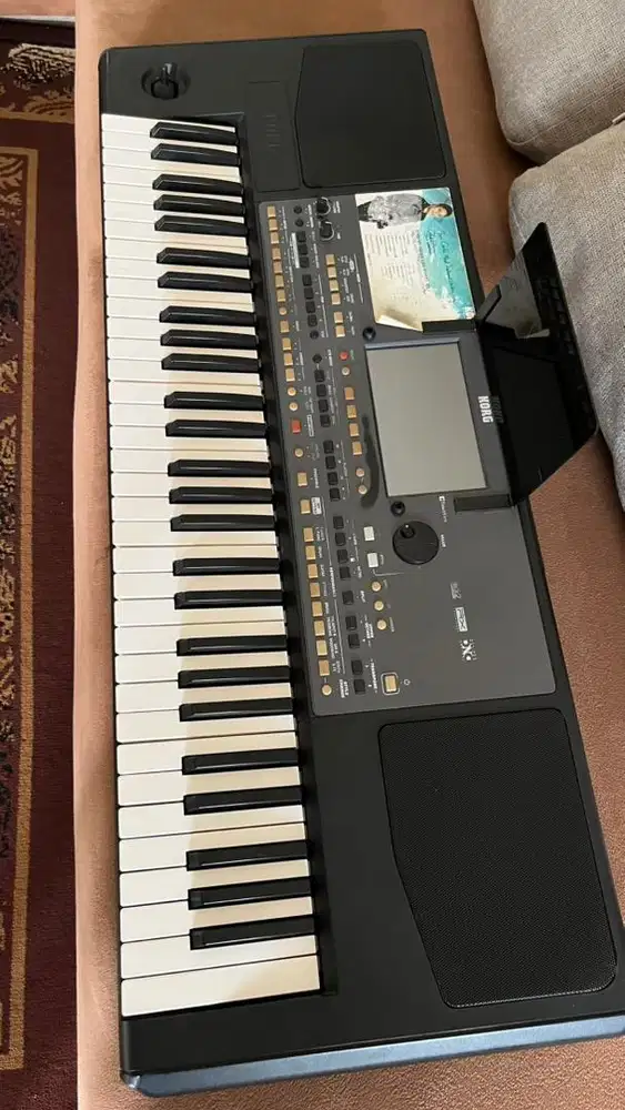 Korg Pa 600 bekas pemakaian