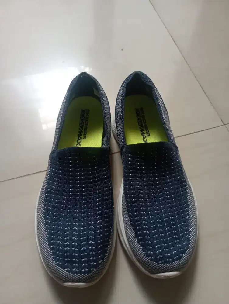 Sepatu wanita skecher