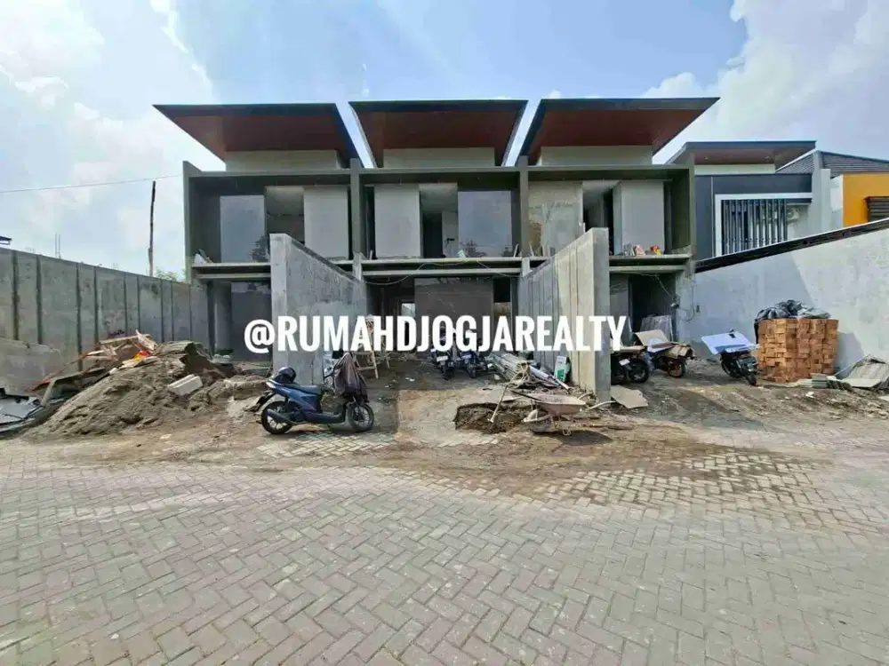 Rumah Baru Full Furnish Kolam Renang Di JL. Kaliurang km 9,5 Dekat UGM, UII