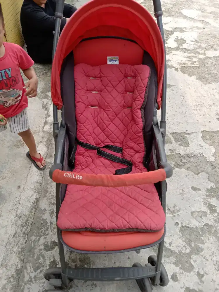 Stroller bayi kondisi sesuai yang difoto ya kak