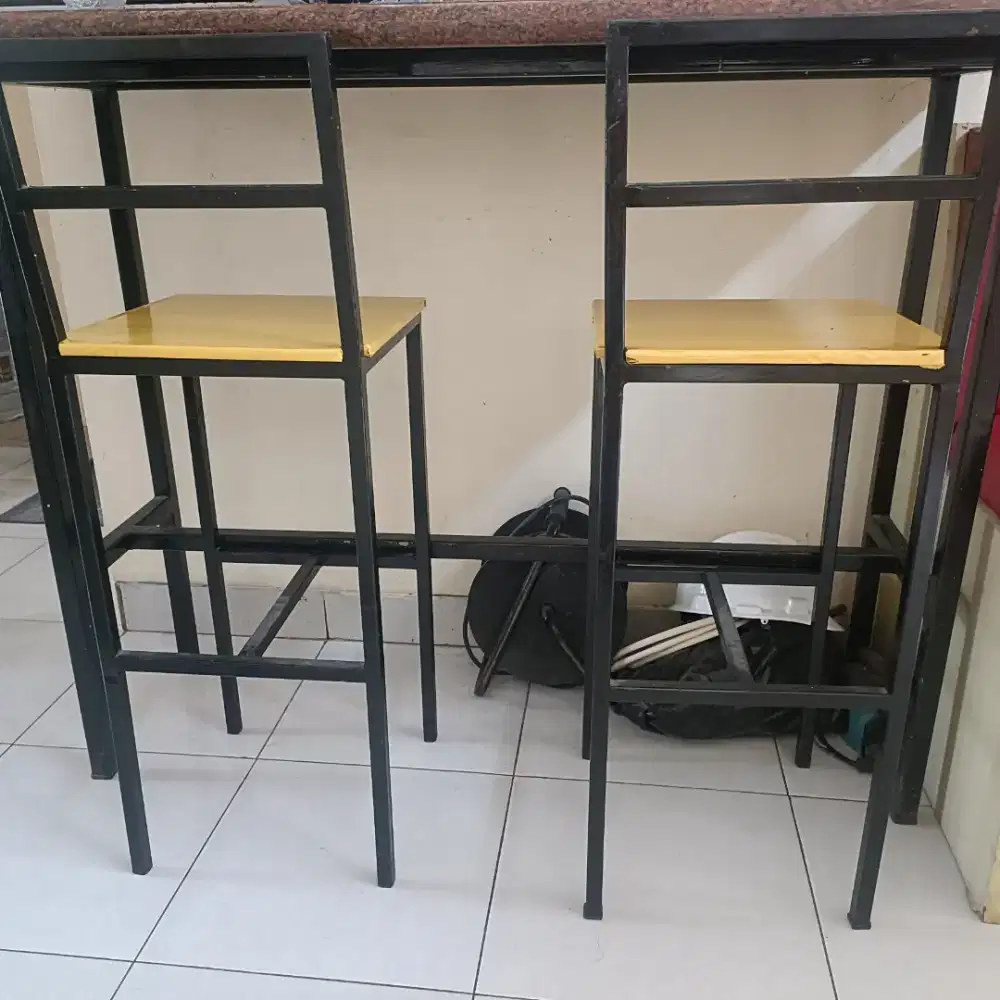 Kursi ala cafe minimalis