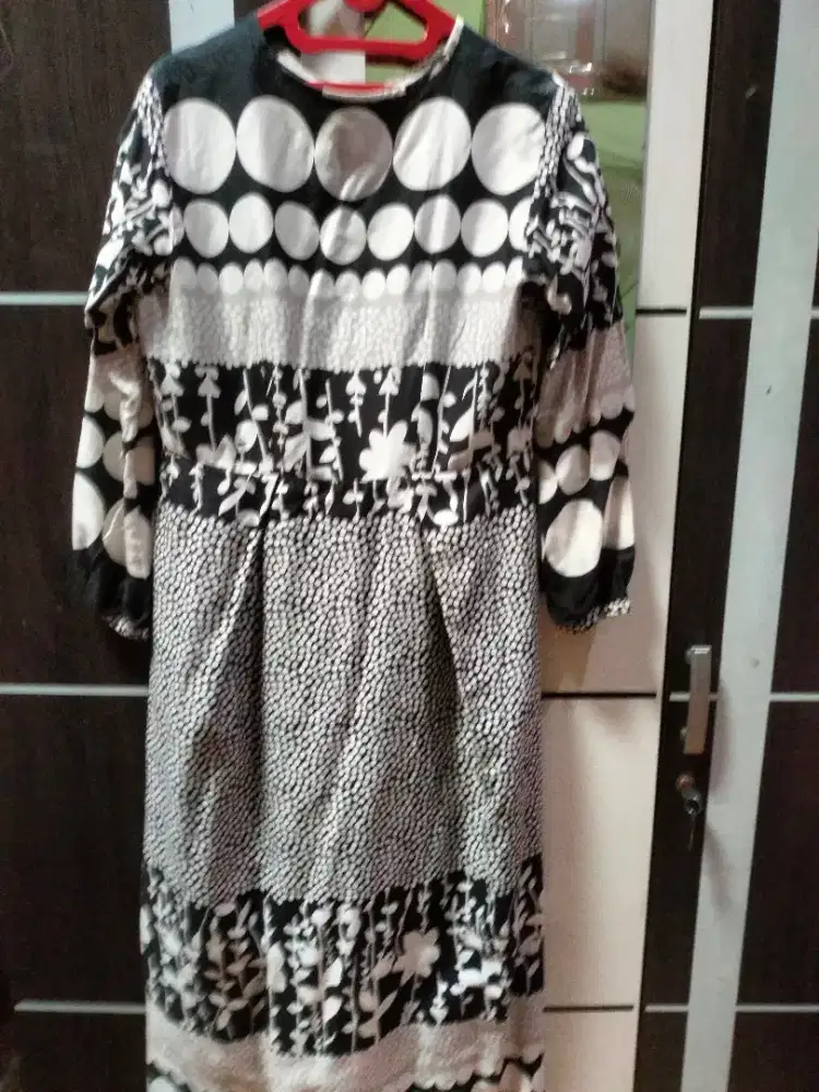 Dijual baju gamis motif putih hitam