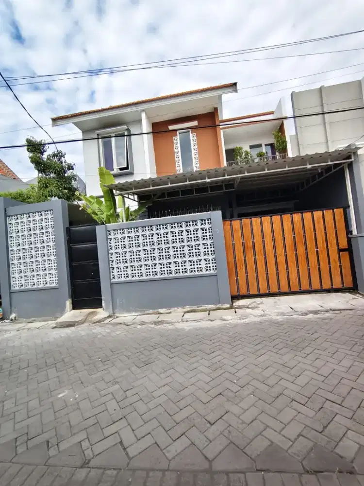 Rumah 2 lantai, dekat merr dan lokasi sangat strategis