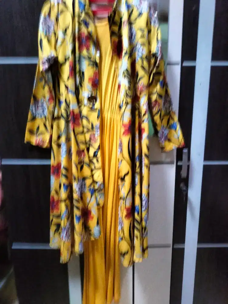 Dijual gamis outer n dalaman kuning