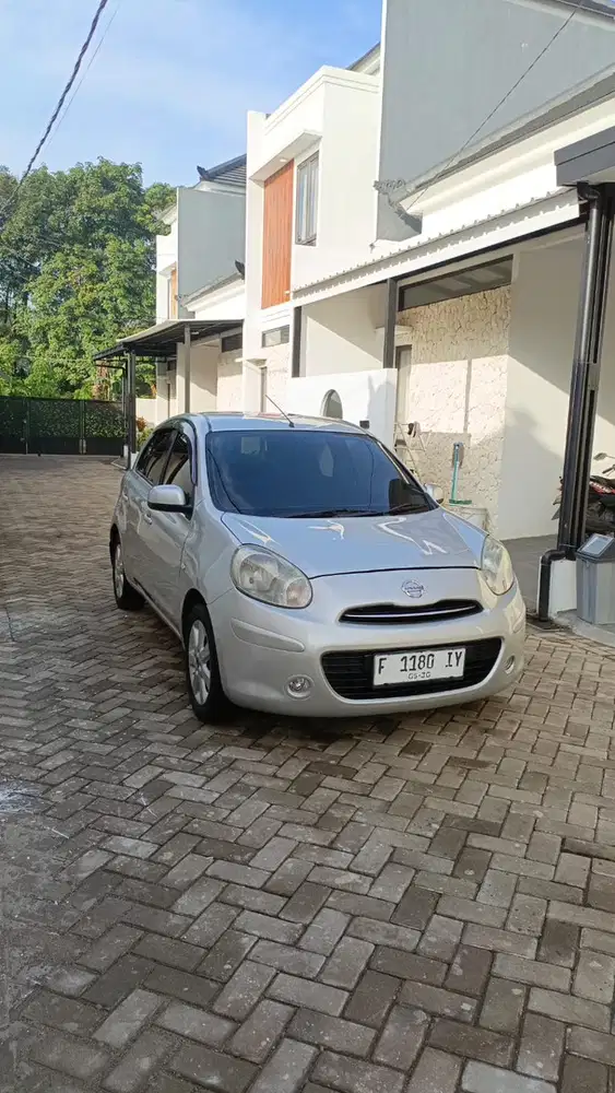 Nissan March 2011 Bensin