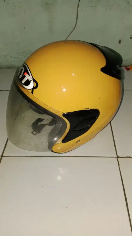 Helm bekas uber