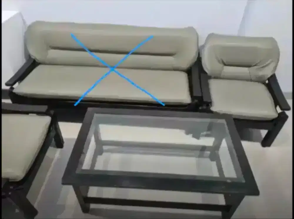 2 Sofa kecil dan meja