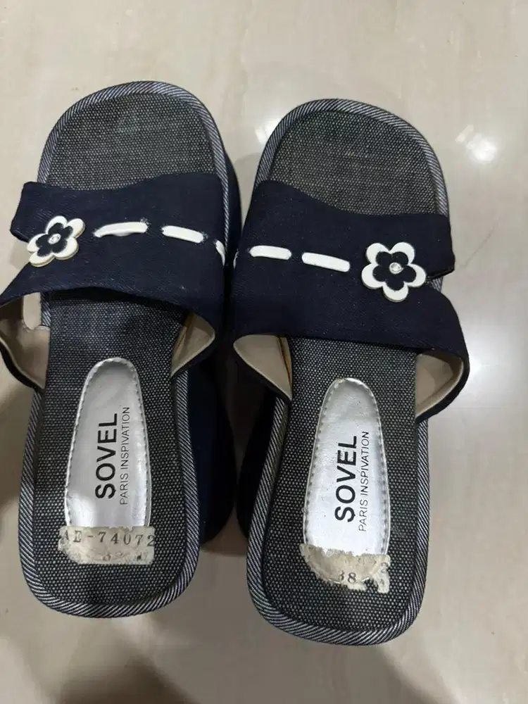 Di jual Dua Pasang Sandal Tinggi Sovell