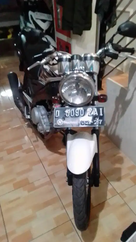 Jual Vixion old 2012 albino putih