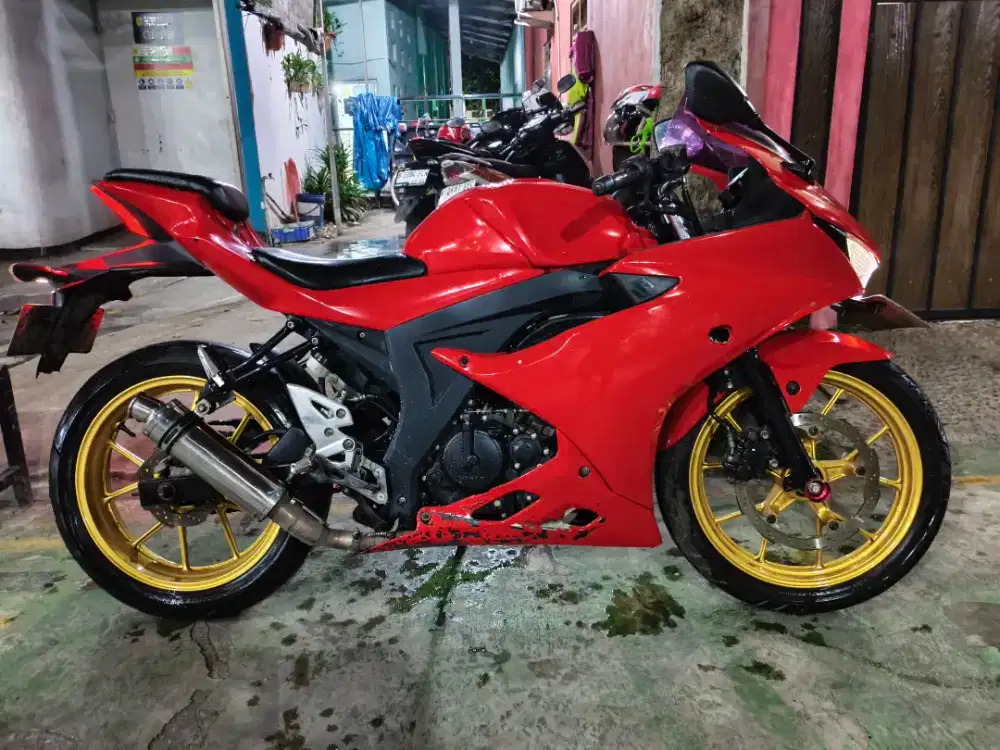 Motor Suzuki GSX R 150cc