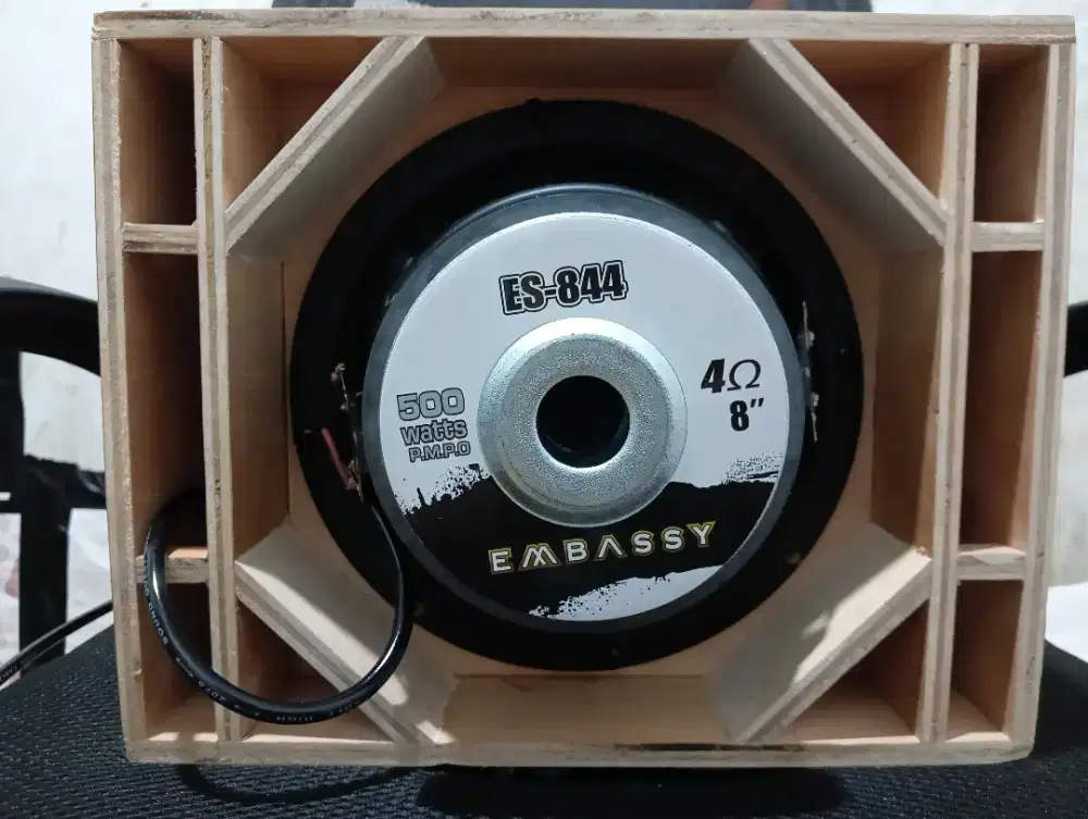 Speaker Subwoofer Embassy 8 inch + Box SPL Booster